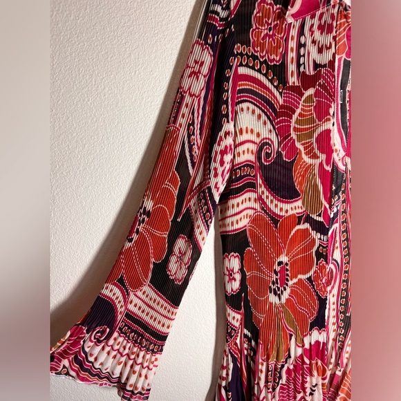 Libra by Design Crinkle Floral Blouse – Size Medium – Made in Canada - Picture 5 of 5